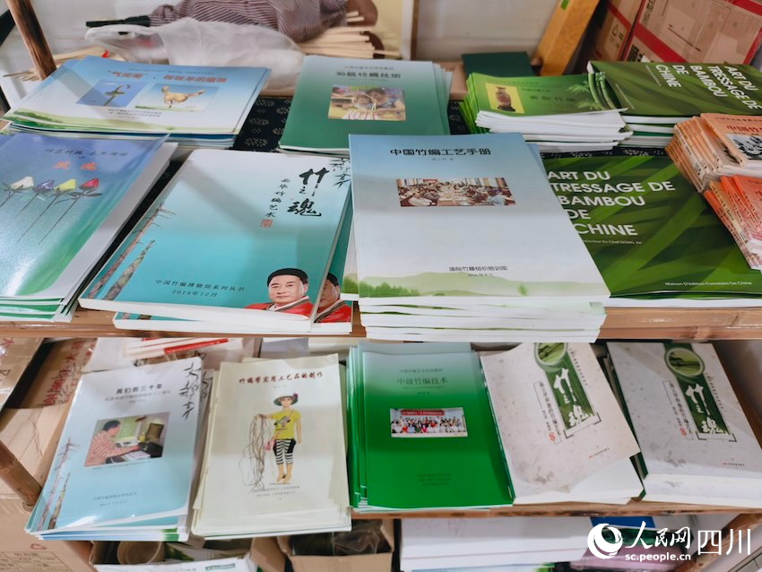工坊让传统色变成流行色pg电子中国网站非遗(图5)